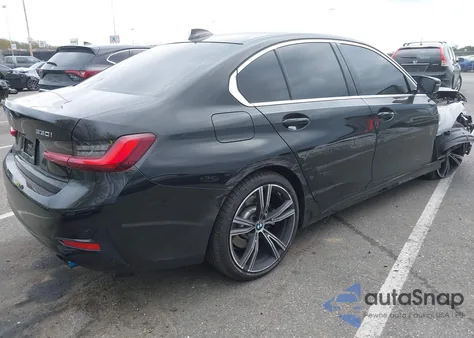 2022 BMW 330I xDrive z USA, uszkodzony, nr VIN 3MW5R7J03N8C26594